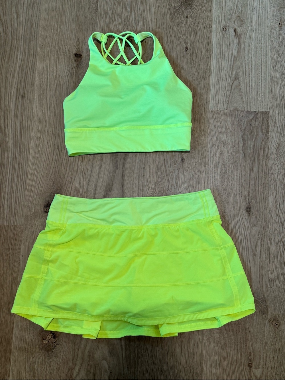 Lululemon Women’s Neon Yellow Tennis Skirt & Strappy Sports Bra Set Size 8 - Picture 5 of 9